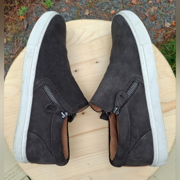 Gentle Souls Kenneth Cole Women's Grey Suede Lowe Double Zip Sneaker Size 10 - Picture 3 of 9